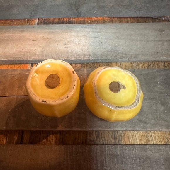 Vintage Paden City Pottery Minion Mandarín Yellow  1950s Salt & Pepper Shakers - Picture 5 of 8
